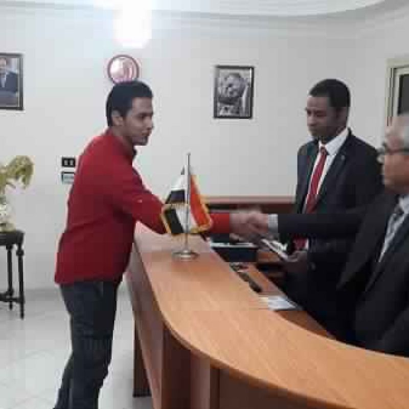 Photos of the participants during the handing of certificates at the conclusion of the human resourc