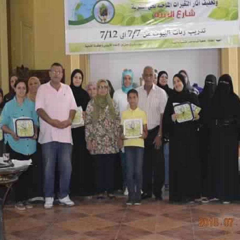  A group photo of housewives at the end of the training program